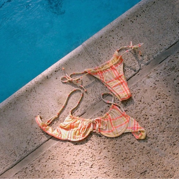 Billabong ☀️ Plaid Pink + Yellow Tropical Underwire Bikini Top | Tie Side Bottom - Picture 2 of 16